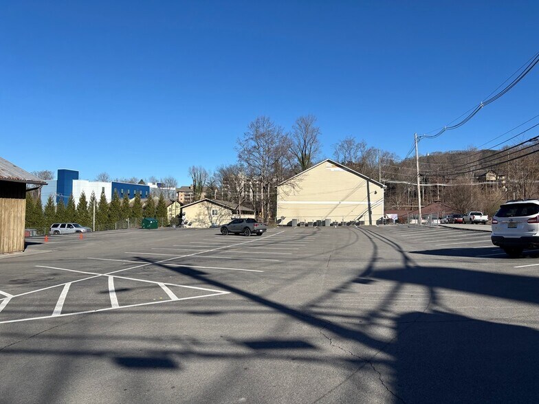 More Photos Of Historic Nature Trail, Gatlinburg Restaurant For Sale