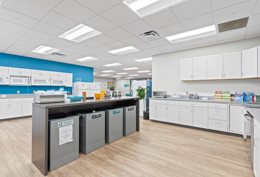 More Photos Of 891 Washington Ave, Portland Medical For Lease