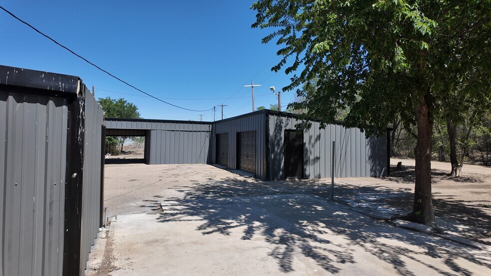 More Photos Of 720 2nd st, Clarendon Freestanding For Sale