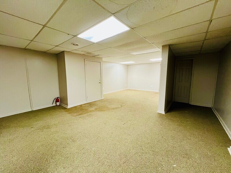 More Photos Of 1938 Airport Hwy, Toledo Freestanding For Sale