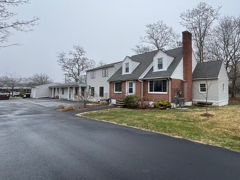 More Photos Of 93 Elm St, Old Saybrook Restaurant For Lease