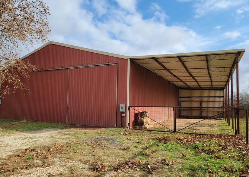 More Photos Of 221-E Avenue C, Milano Industrial For Lease