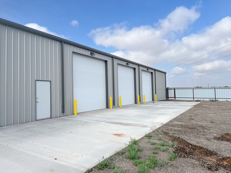 More Photos Of 6704 Yonkers Avenue, Lubbock Showroom For Sale