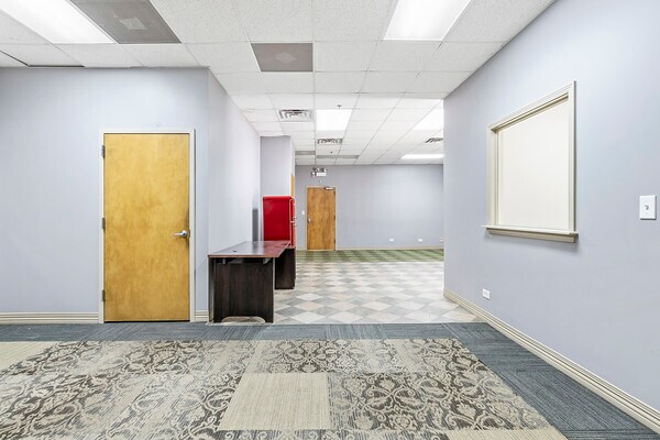 More Photos Of 501-565 N Wolf Rd, Wheeling Warehouse For Sale