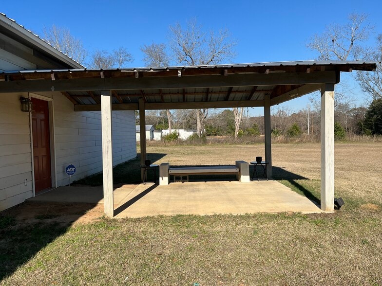More Photos Of 139 S Jackson St, Hawkinsville Sports And Entertainment For Sale