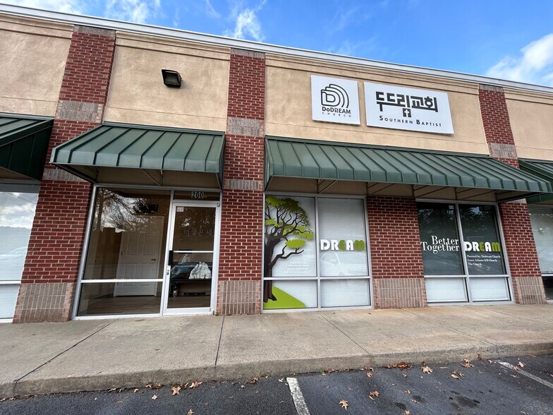 More Photos Of 6580 Jimmy Carter Blvd, Suwanee Distribution For Lease