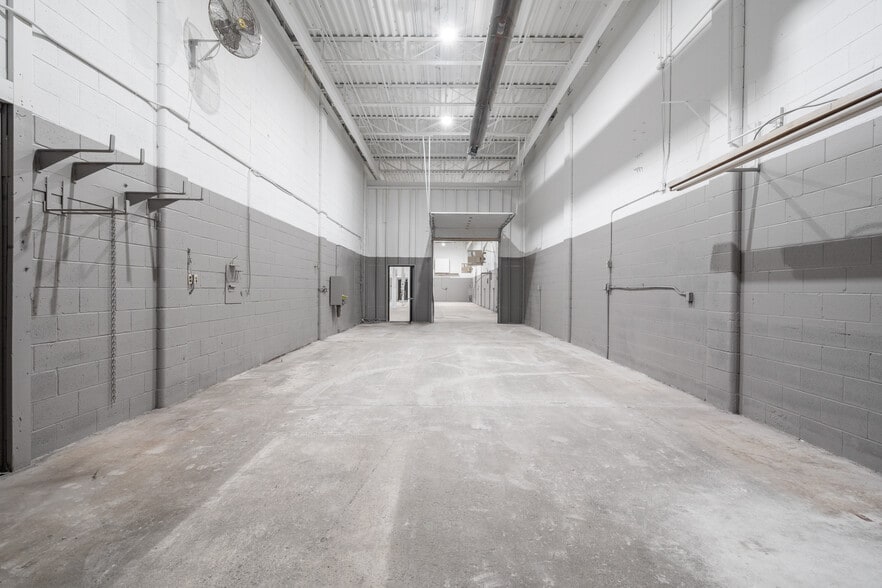 More Photos Of 100 Burland Cres, Hamilton Warehouse For Lease