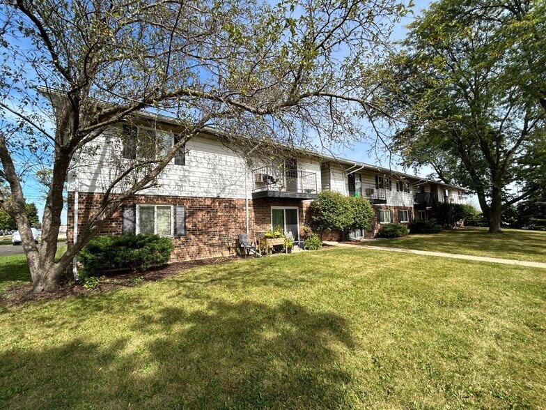 Primary Photo Of 1810 Greenway Cross, Fitchburg Apartments For Sale