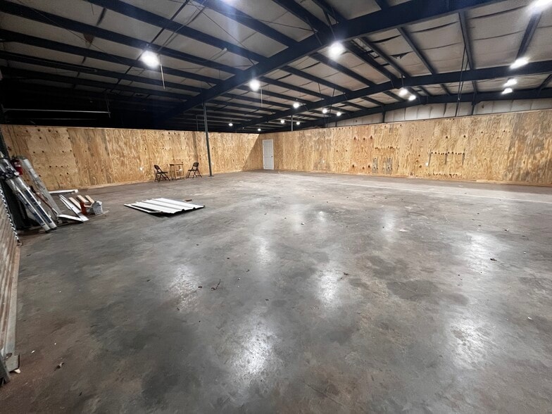 More Photos Of 2171 Anderson Rd, Greenville Warehouse For Lease