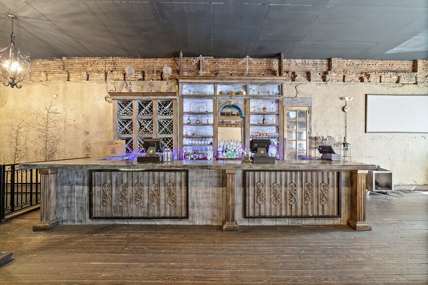 More Photos Of 809 Congress St, Houston Restaurant For Sale