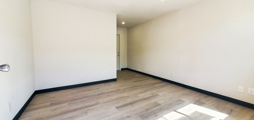 More Photos Of 17525 Alder St, Hesperia Warehouse For Lease