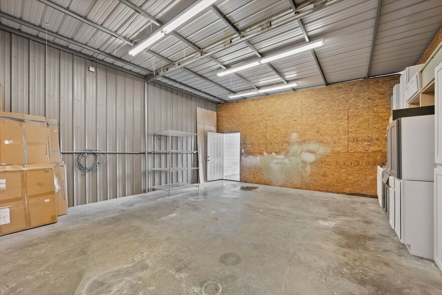 More Photos Of 1811 Alpine Dr, Clarksville Light Manufacturing For Lease