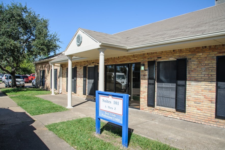 More Photos Of 4654 Highway 6 N, Houston Unknown For Lease