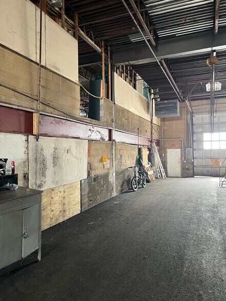 More Photos Of 9512 Railroad Ave, North Bergen Warehouse For Sale