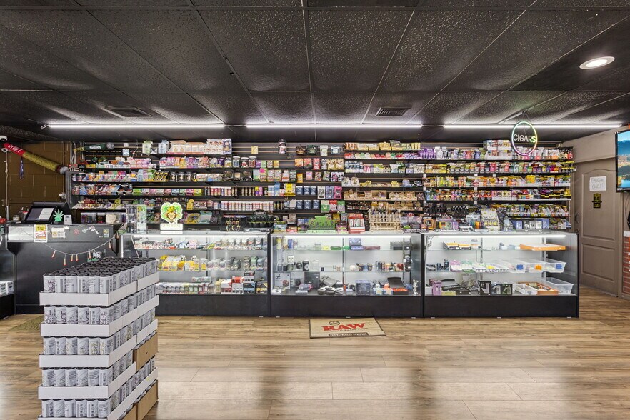 More Photos Of 107 S 14th St, Leesburg General Retail For Sale