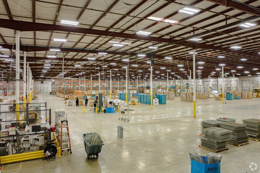 More Photos Of 3630 Raines Rd E, Memphis Distribution For Lease