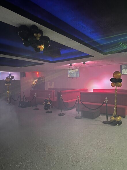 More Photos Of 1134 Lee St, Zanesville Bar For Sale