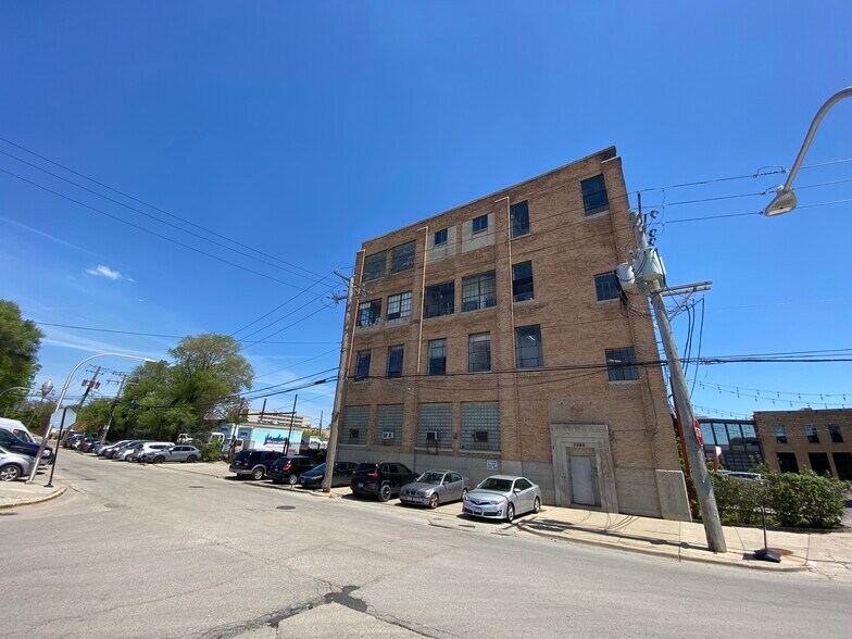 More Photos Of 3065 N Rockwell St, Chicago Warehouse For Sale