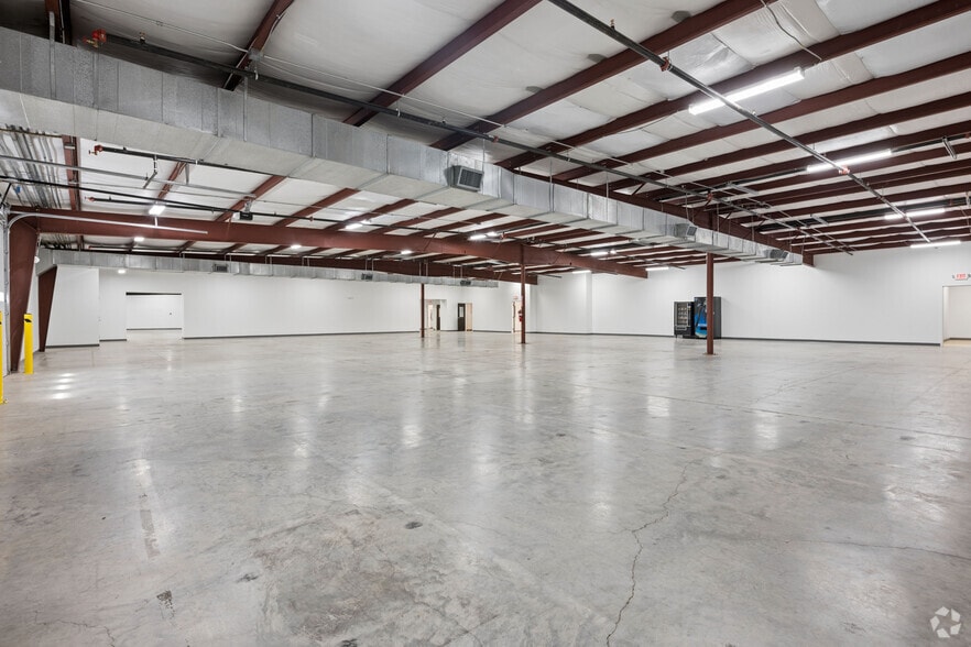 More Photos Of 114 S State St, Haw River Manufacturing For Lease