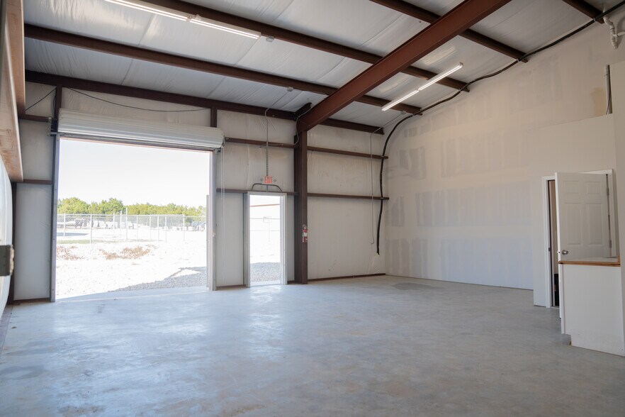 More Photos Of 2550 County Road 279, Leander Freestanding For Lease