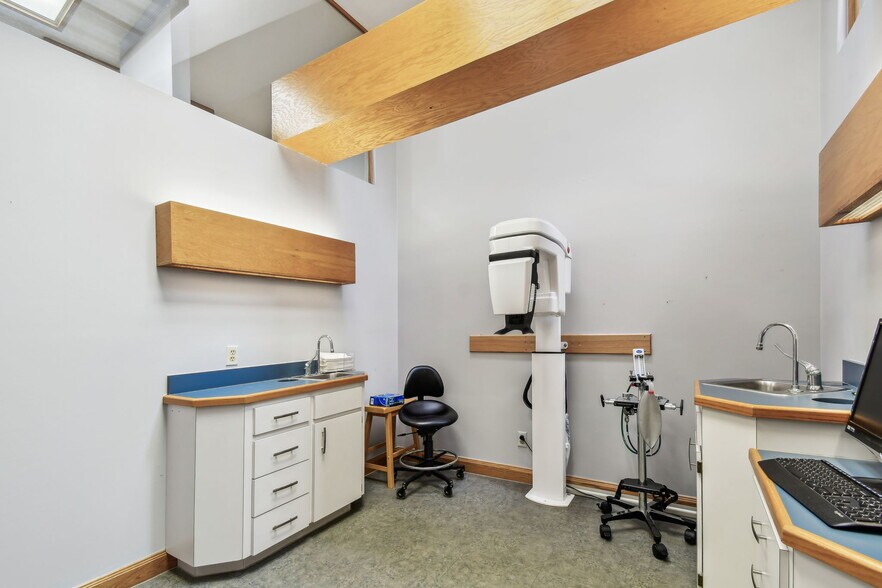 More Photos Of 2654 W Lake Rd, Palm Harbor Medical For Sale