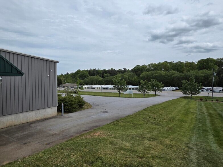 More Photos Of 5182 Boylston Hwy, Mills River General Retail For Lease