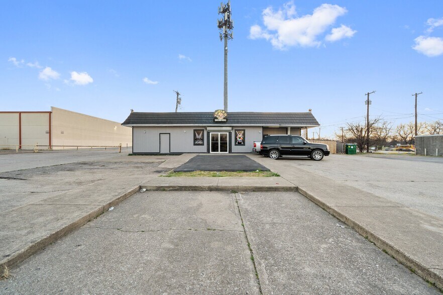 More Photos Of 5215 Singing Hills Dr, Dallas Restaurant For Sale