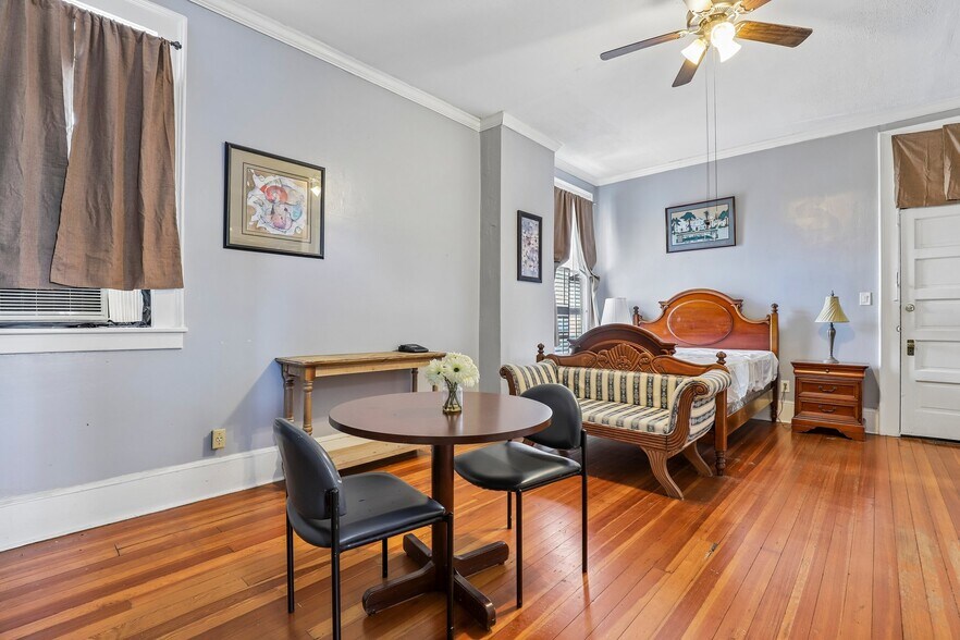 More Photos Of 421 Howard St, San Antonio Hospitality For Sale