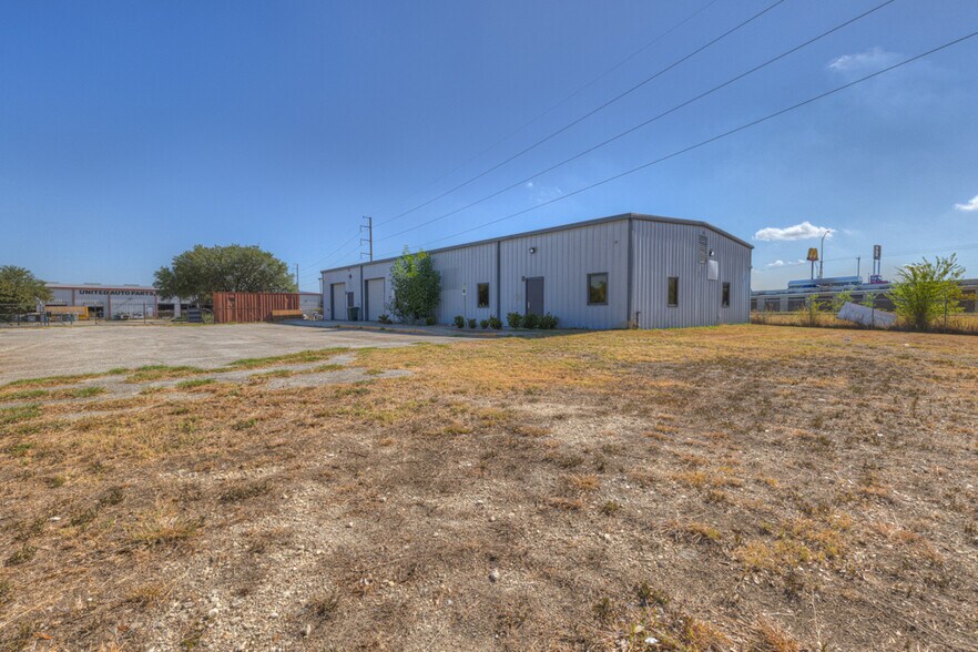 More Photos Of 6226 Fairdale Dr, San Antonio Warehouse For Lease