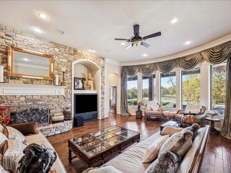 More Photos Of 16372 Highway 6, Navasota Specialty For Sale