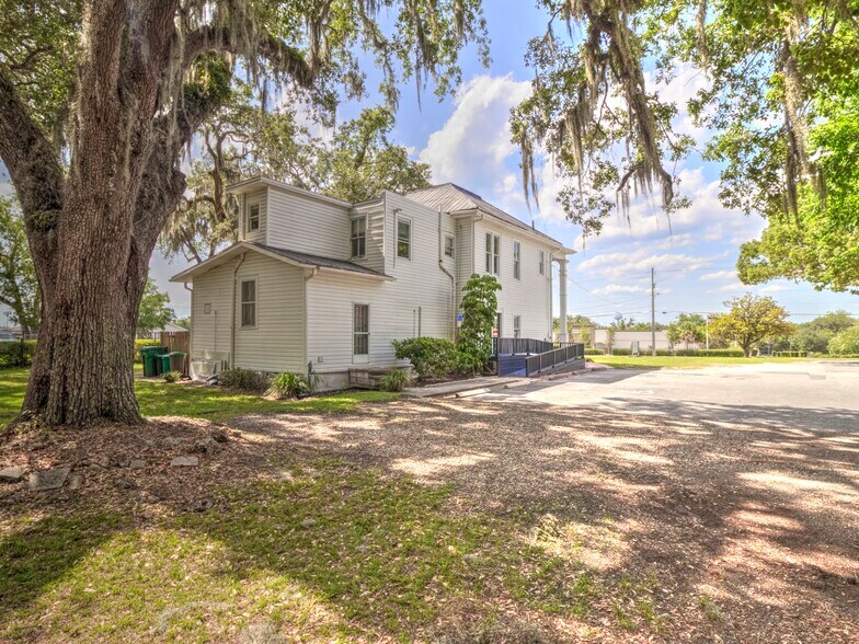 More Photos Of 944 E Silver Springs Blvd, Ocala Office For Sale