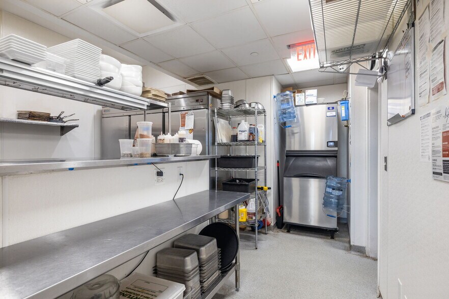 More Photos Of 6811 Hickory St, Tinley Park Bar For Sale