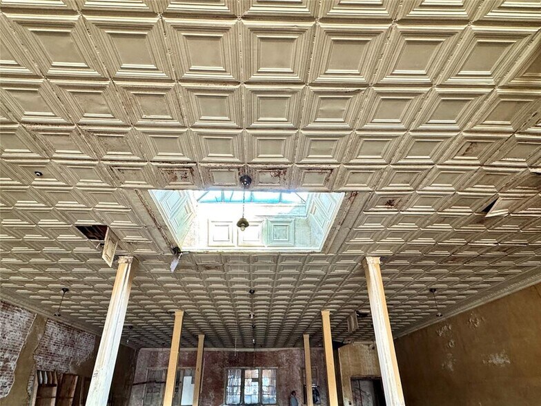 More Photos Of 516 W Chickasha Ave, Chickasha Storefront For Sale