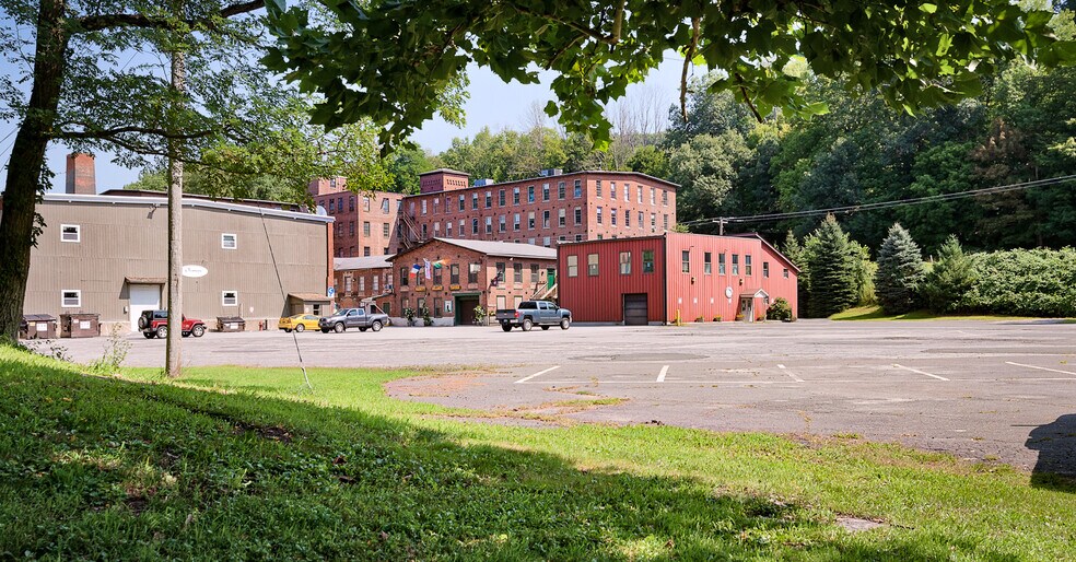 More Photos Of 37 Greenwoods Rd, New Hartford Manufacturing For Lease