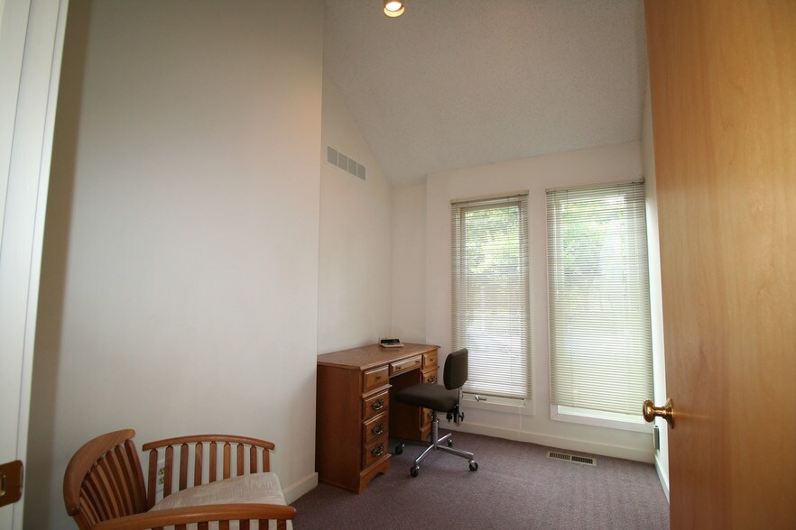 More Photos Of 300 N Pottstown Pike, Exton Office For Lease
