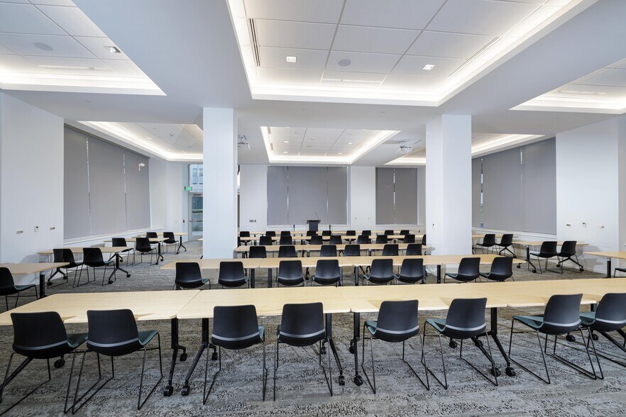 More Photos Of 420 Fort Duquesne Blvd, Pittsburgh Coworking Space