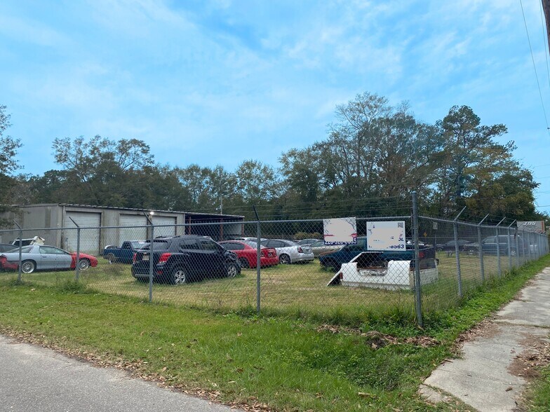 More Photos Of 105 S Columbia St, Picayune Auto Repair For Sale