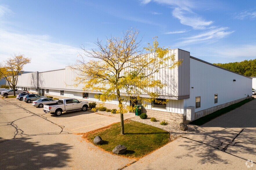 More Photos Of 2532-2550 Advance Rd, Madison Warehouse For Lease