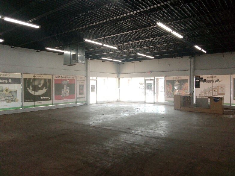 More Photos Of 4501-4527 NW 10th St, Oklahoma City General Retail For Lease