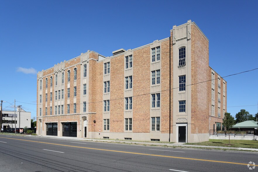 Primary Photo Of 538 Erie Blvd W, Syracuse Apartments For Lease