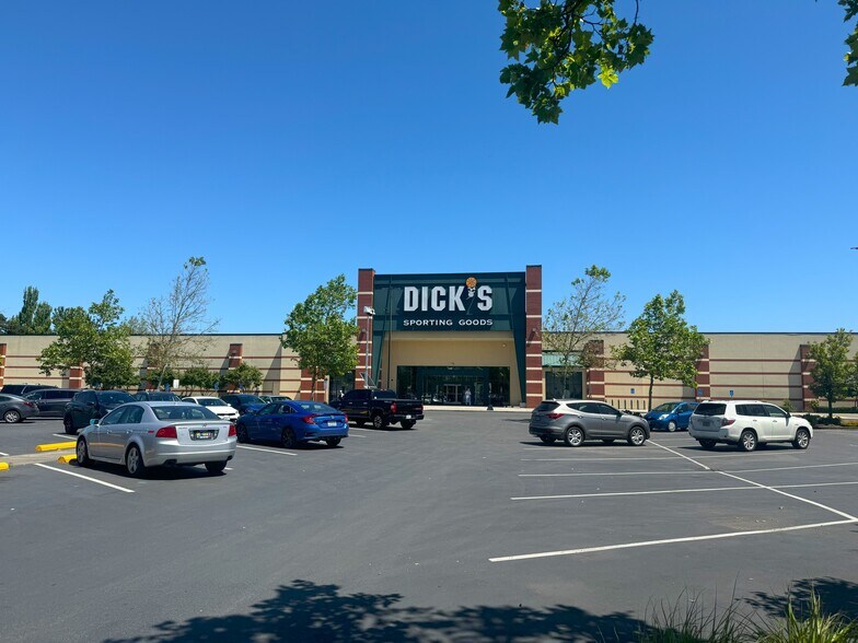 More Photos Of 1140 N Hayden Meadows Dr, Portland Department Store For Lease