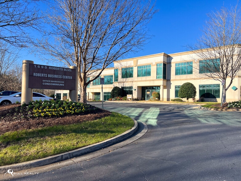 More Photos Of 1690 Roberts Blvd, Kennesaw Warehouse For Lease