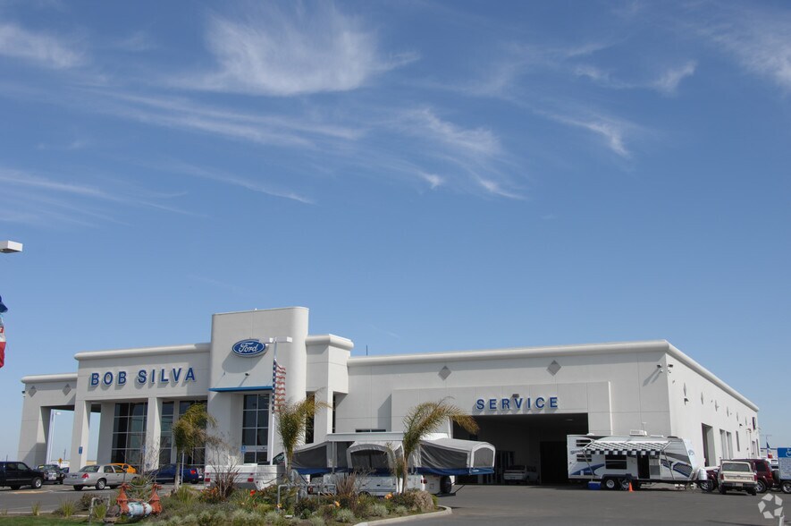 More Photos Of 321 Prosperity Blvd, Chowchilla Auto Dealership For Lease