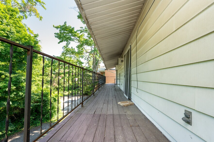 More Photos Of 500 Zahn Dr, Akron Apartments For Sale