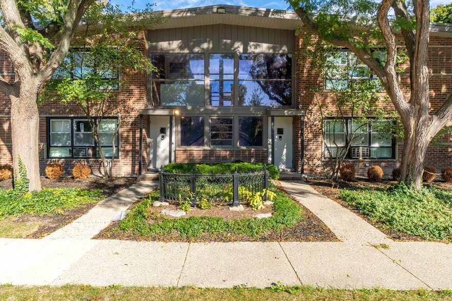 Primary Photo Of 3382 Harvard Rd, Royal Oak Apartments For Sale