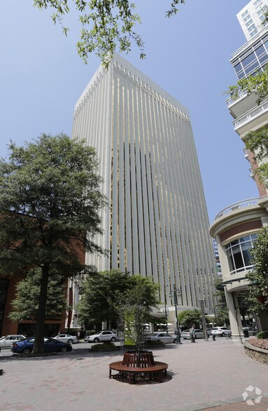 More Photos Of 400 S Tryon St, Charlotte Loft Creative Space For Lease