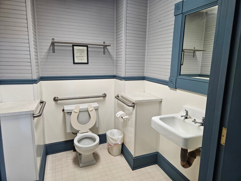 More Photos Of 985 White Oak Rd, Fredericksburg Specialty For Sale