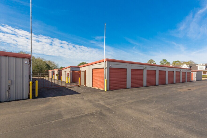 More Photos Of 721 N McKenzie St, Foley Self Storage For Sale