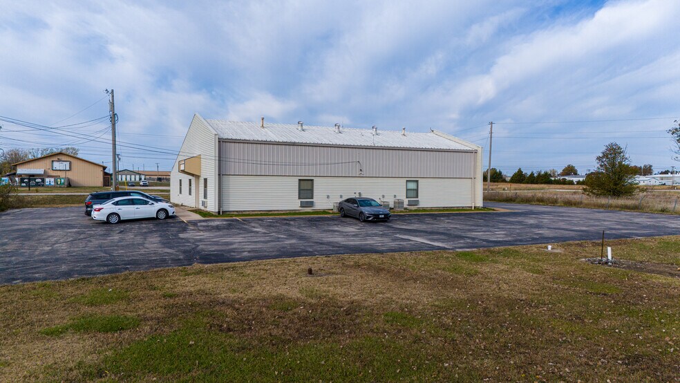 More Photos Of 3802 S Santa Fe Ave, Chanute Medical For Sale