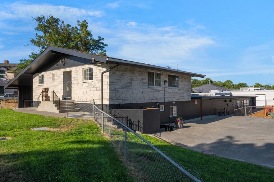Primary Photo Of 814 Comstock St, Richland Daycare Center For Sale